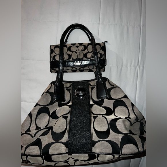 Handbags - Coach vintage bag with wallet
